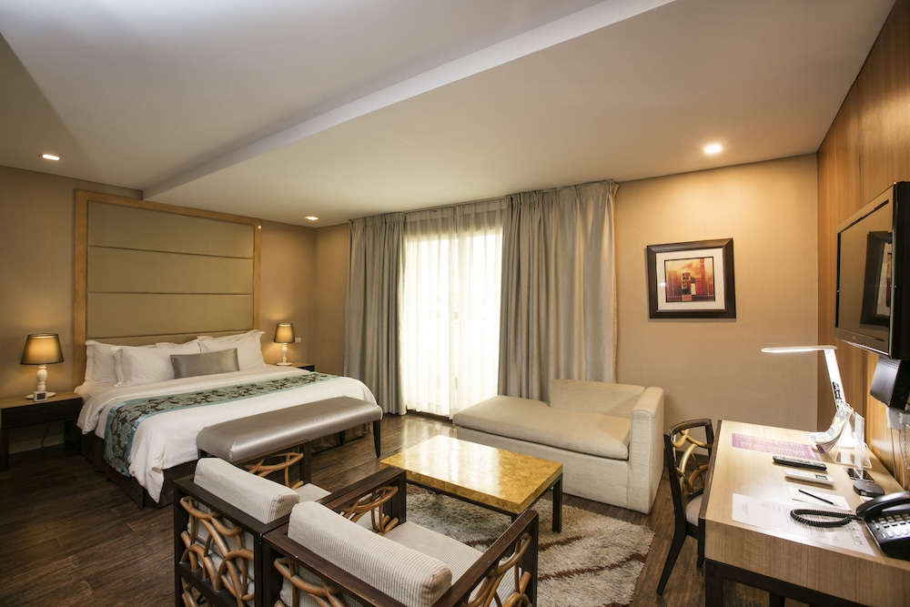 Goldberry Suites & Hotel Mactan