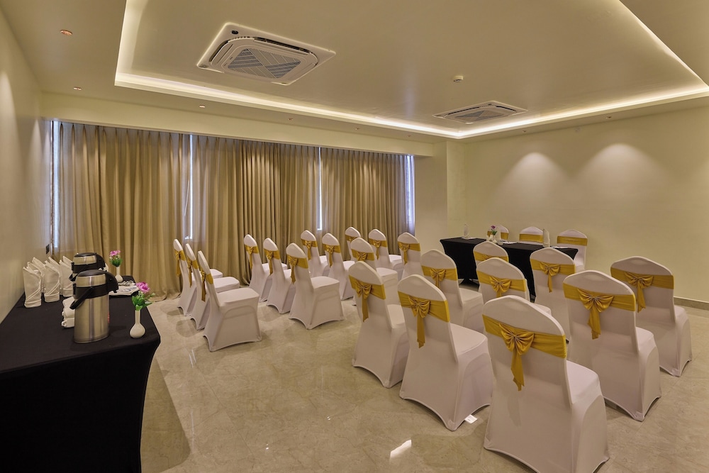 Grand Continent Mysore By Sarovar Portico