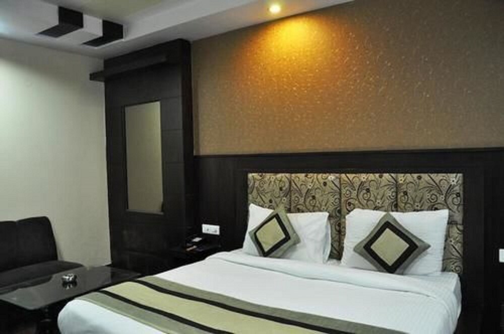 Jeyan Inn By Golden Tree