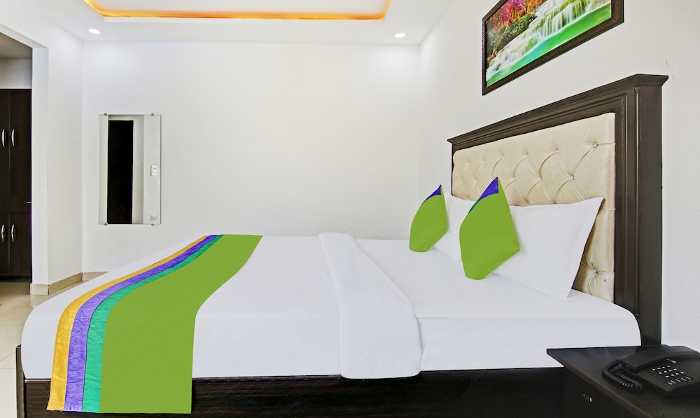 Hotel Royal Empirre Near PEC-PGI-PU Chandigarh