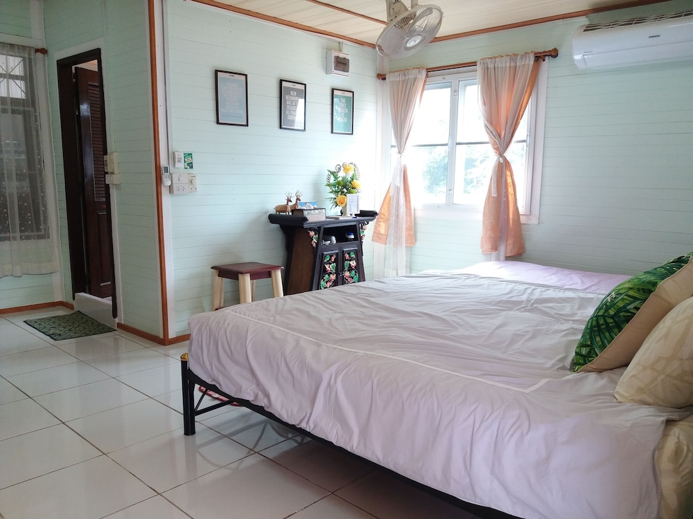 Green Riverside Homestay