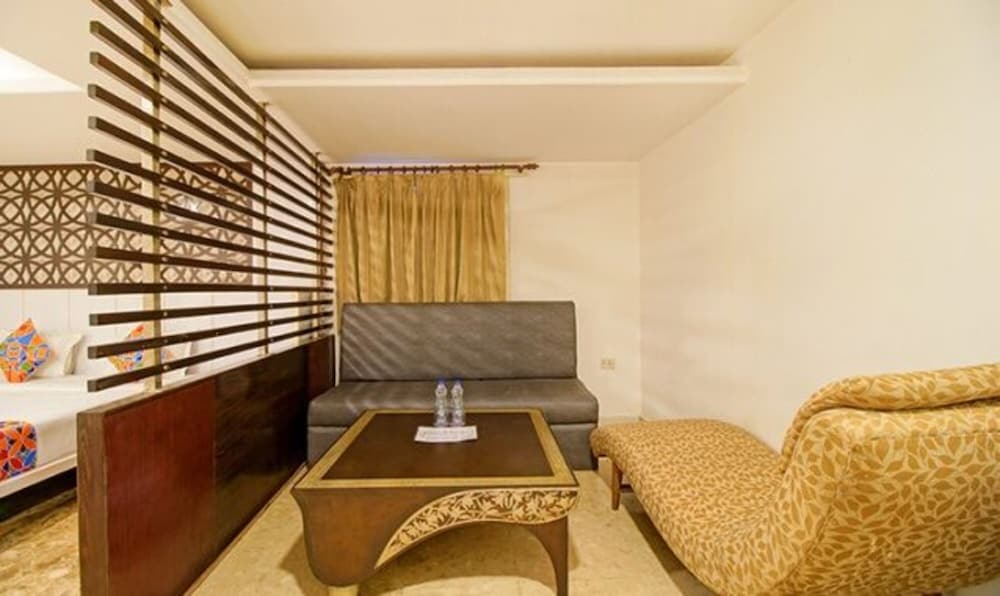 FabHotel White Clove Paharganj