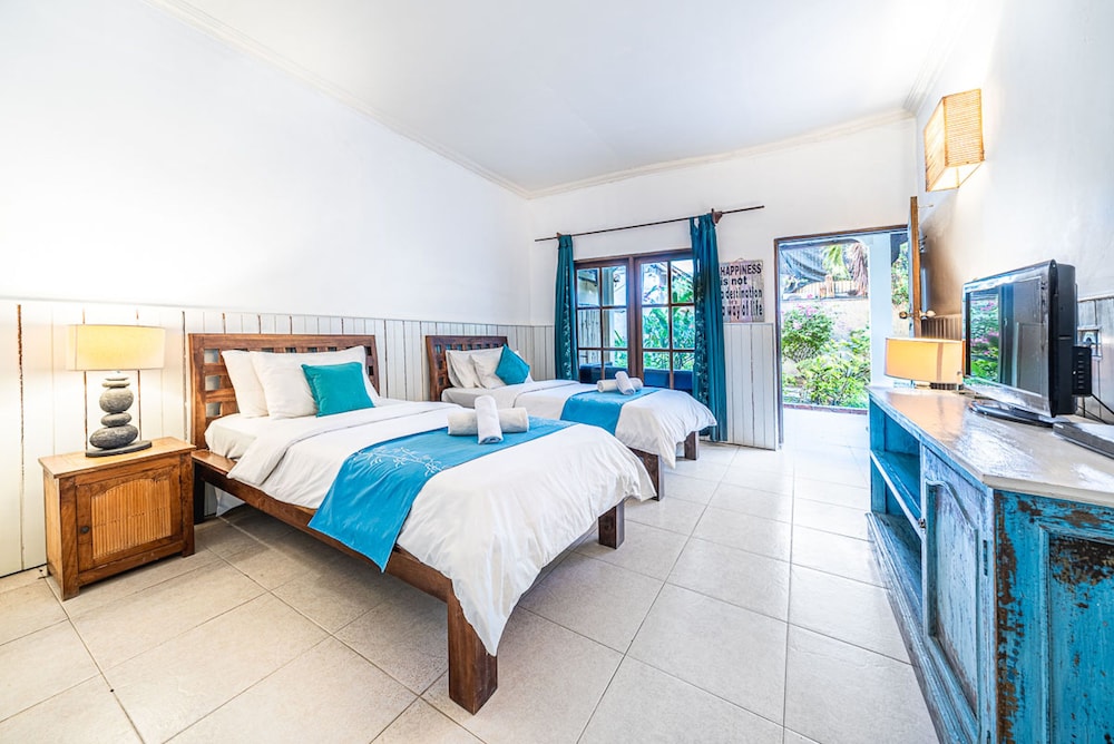 Tír na nÓg Beachfront Resort