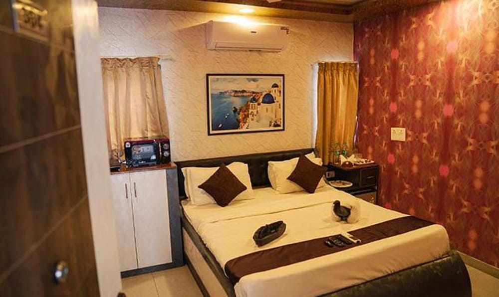SEASONS SUITES (J.P. NAGAR)