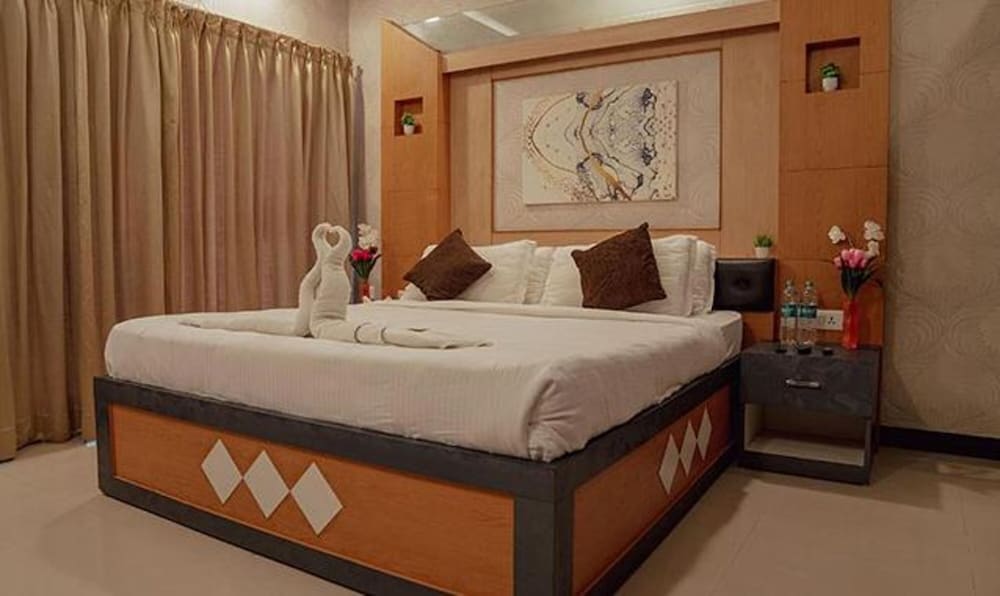 SEASONS SUITES (J.P. NAGAR)
