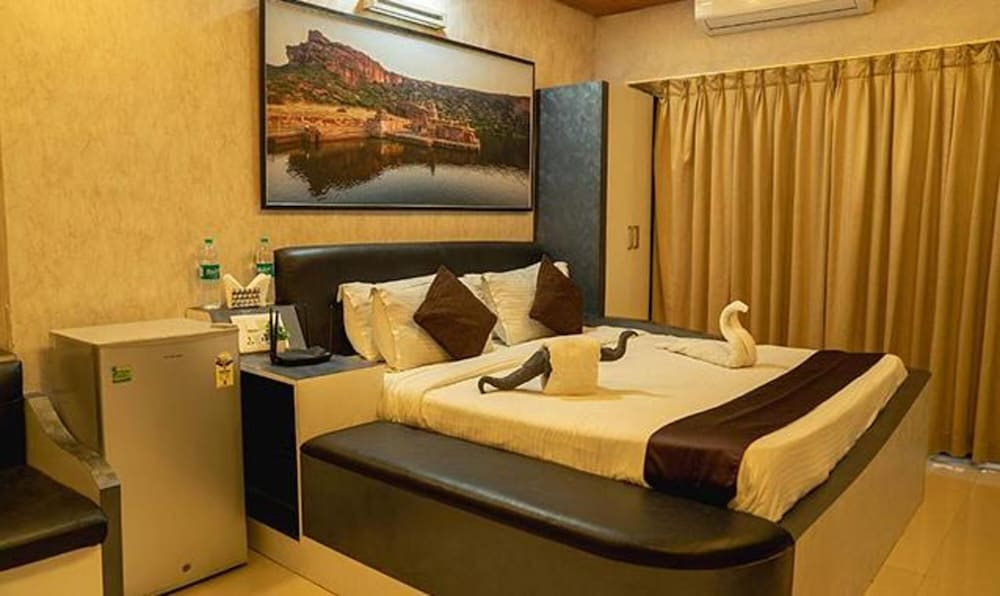 SEASONS SUITES (J.P. NAGAR)