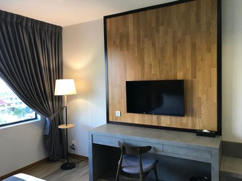 Frame Hotel