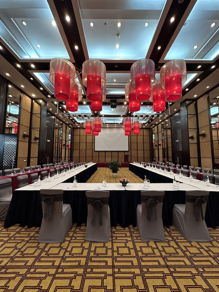Novotel Ha Long Bay Hotel