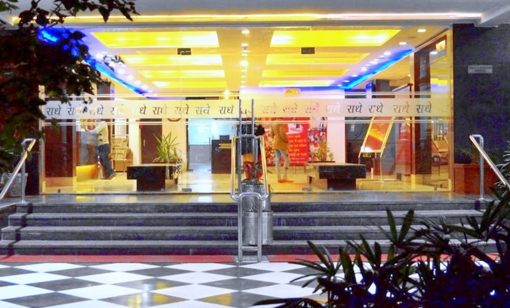 Shanti Seva Dham - A Religious Stay At Priyakant Ju Temple Vrindavan