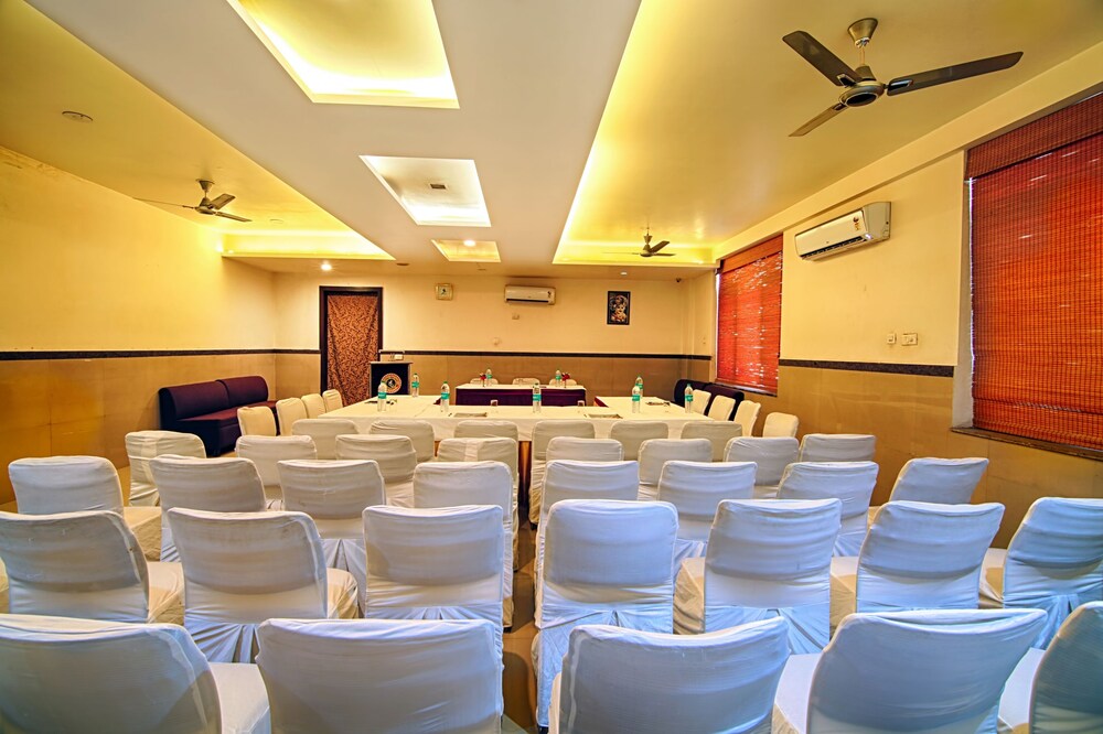Shanti Seva Dham - A Religious Stay At Priyakant Ju Temple Vrindavan