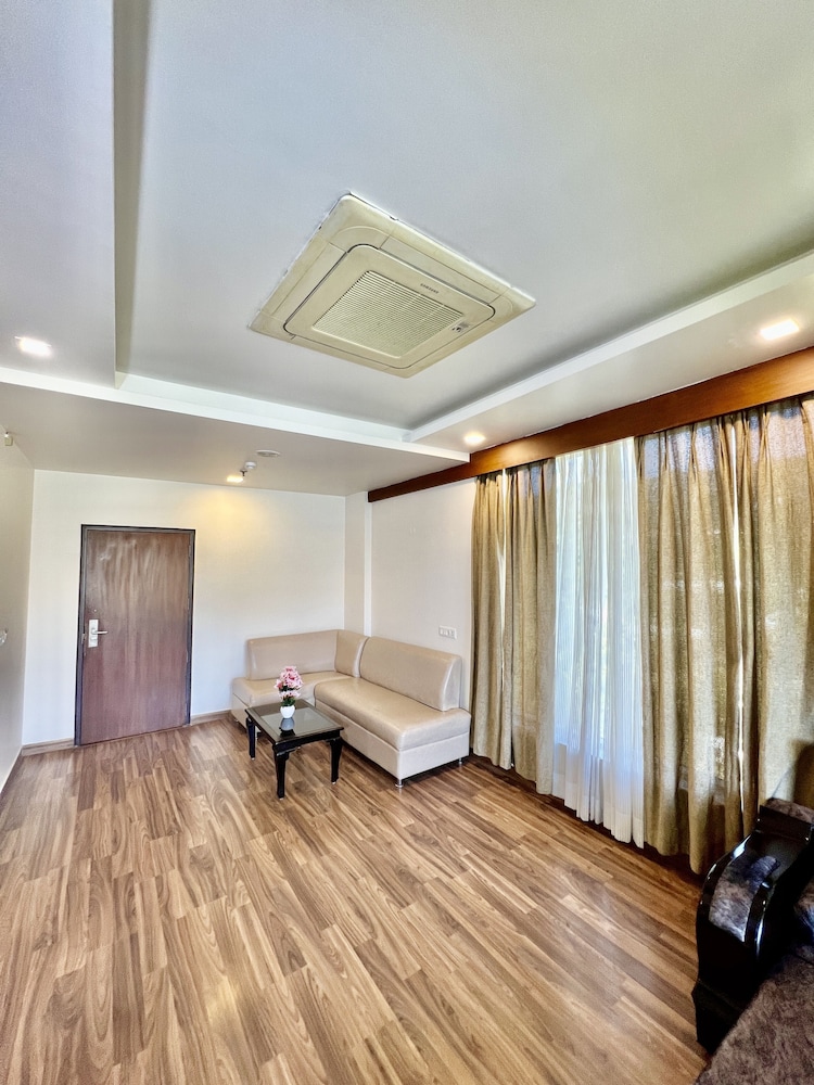 Sea Hawk-Luxury Hill Resort (4 mins drive from Bhimtal Lake)