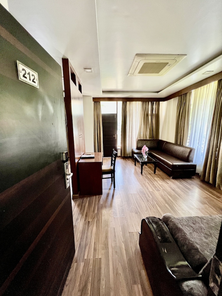 Sea Hawk-Luxury Hill Resort (4 mins drive from Bhimtal Lake)
