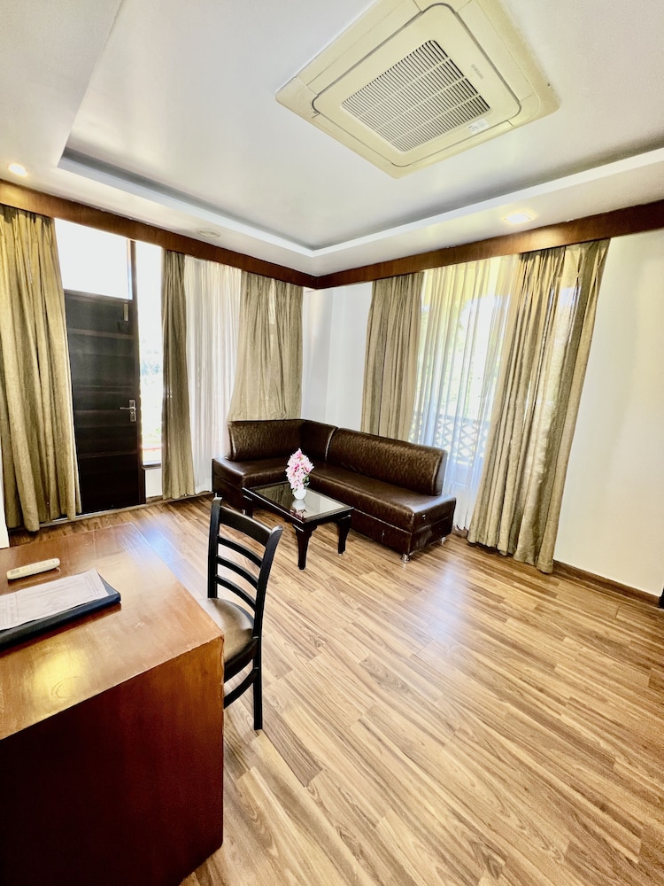 Sea Hawk-Luxury Hill Resort (4 mins drive from Bhimtal Lake)