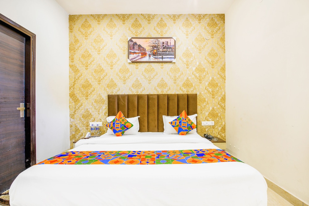 Fabhotel Royal Regency I