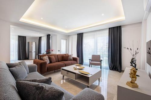 Belek Deluxe Suit