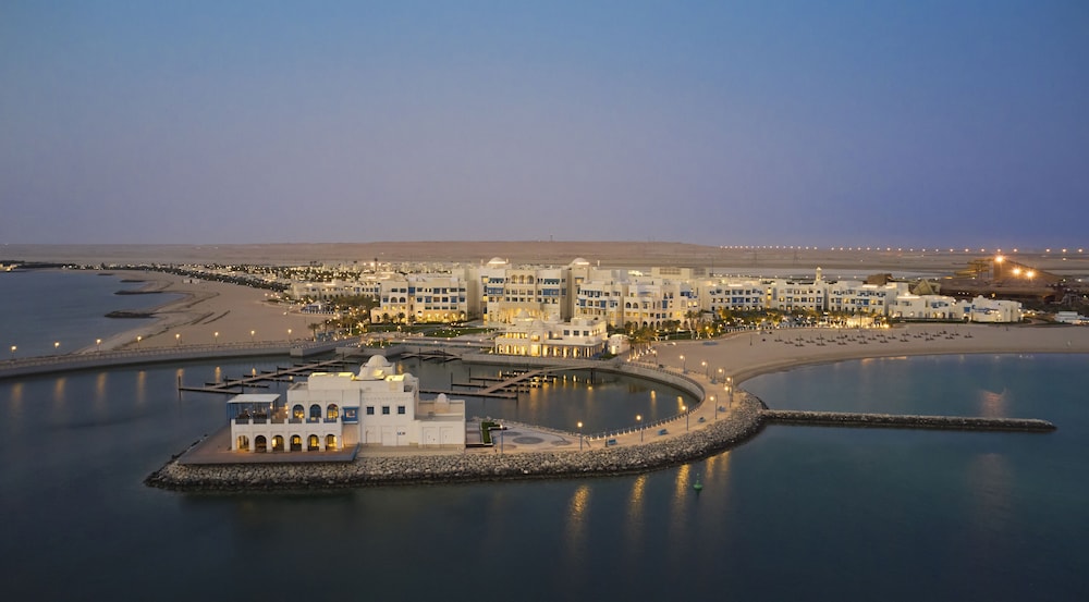 Hilton Salwa Beach Resort & Villas