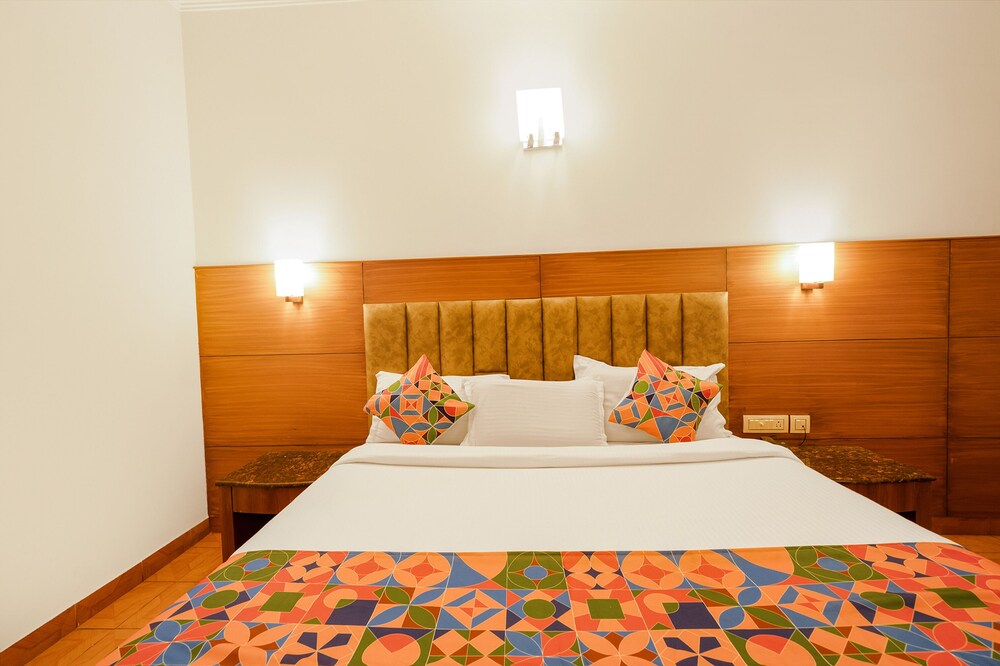Fabhotel Royale Basant Residency