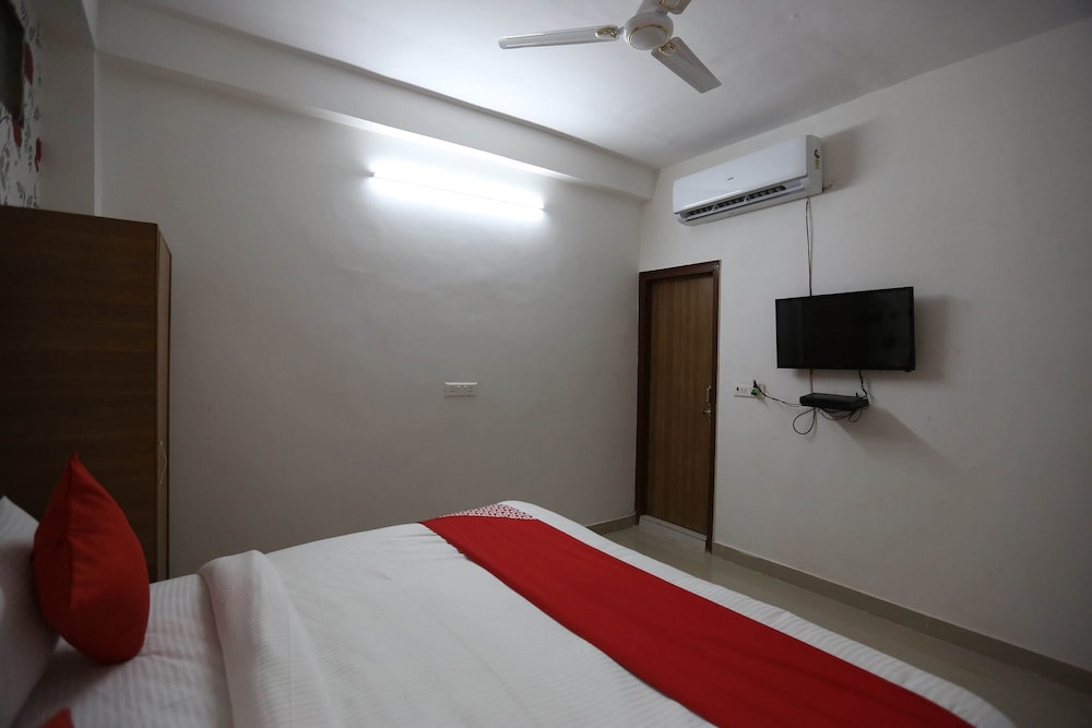 OYO 44400 Retreat Inn