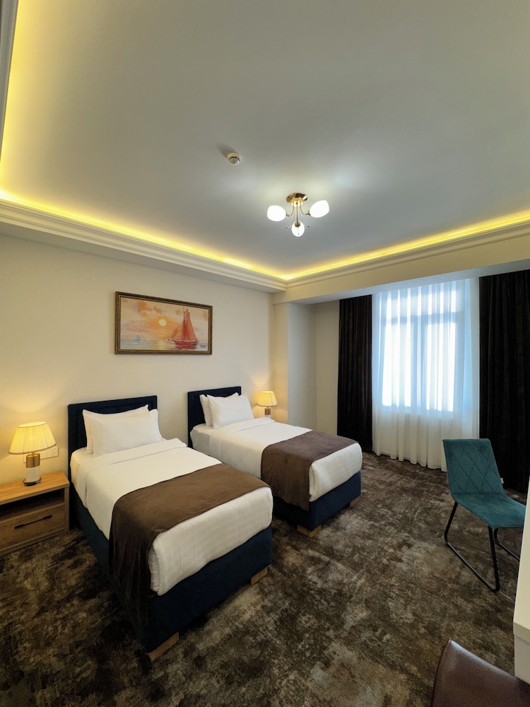 Garnet Mir Hotel