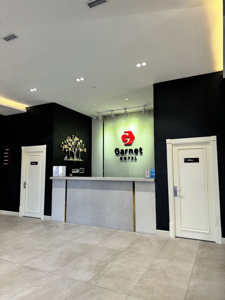 Garnet Mir Hotel