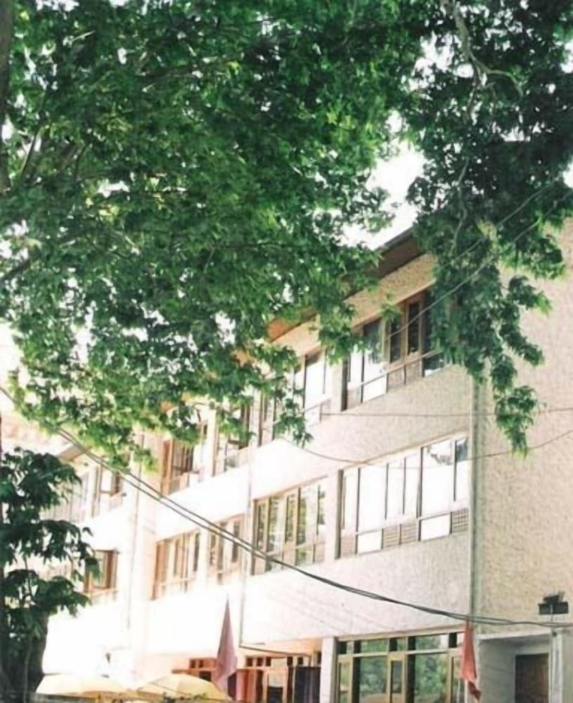 Ahdoos Hotel
