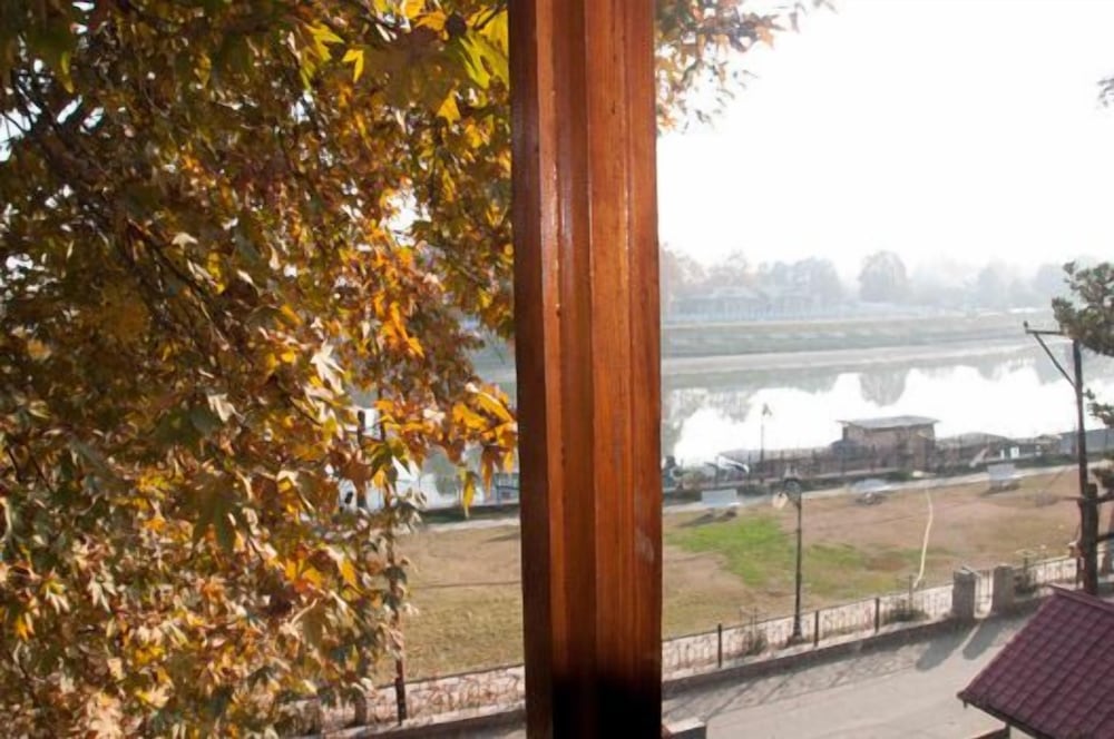 Ahdoos Hotel