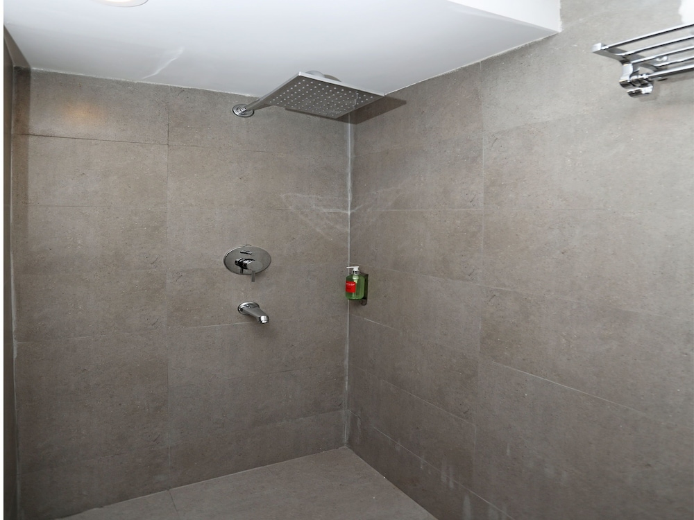 Oyo Townhouse 028 Corporate Suite