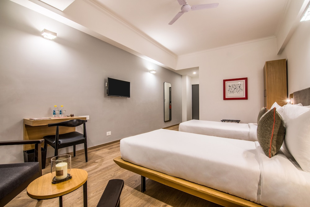 Oyo Townhouse 028 Corporate Suite