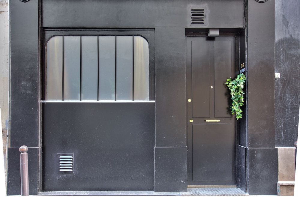 32 Atelier Paris Fashion