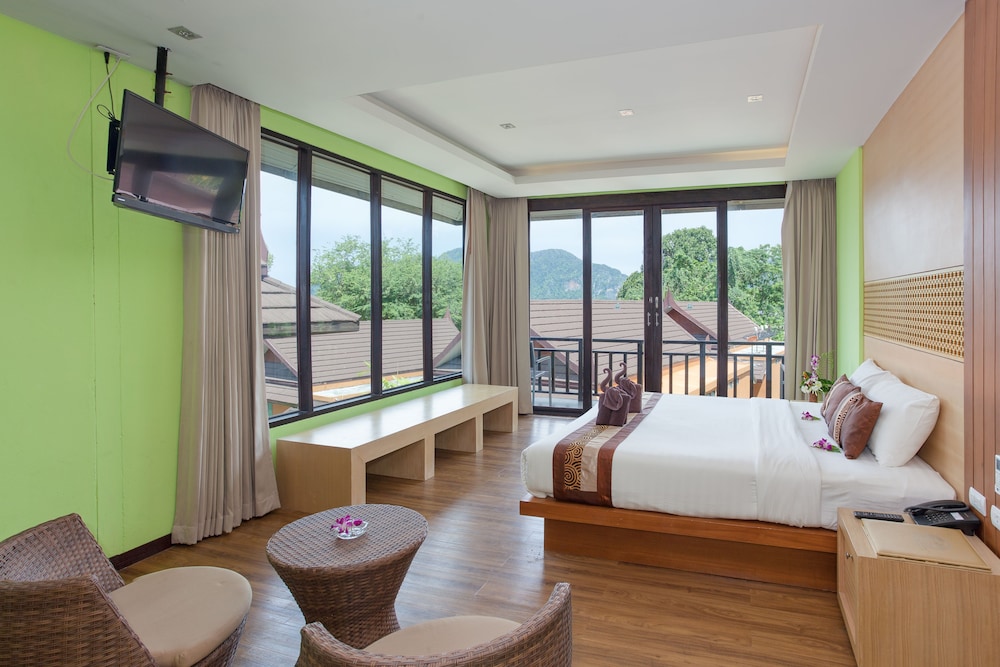 Phi Phi Long Beach Resort & Villa