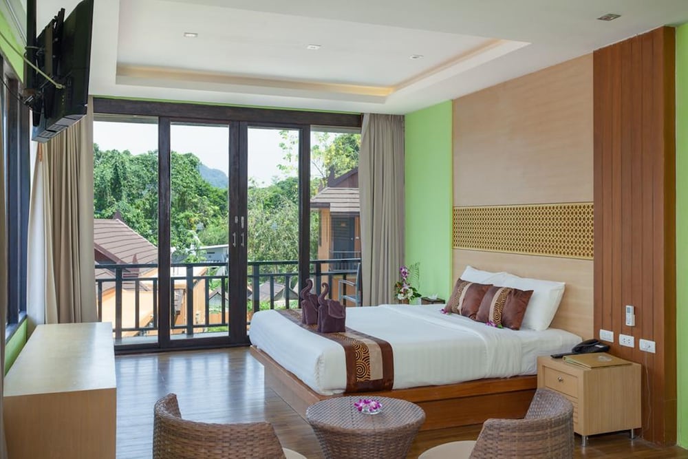 Phi Phi Long Beach Resort & Villa
