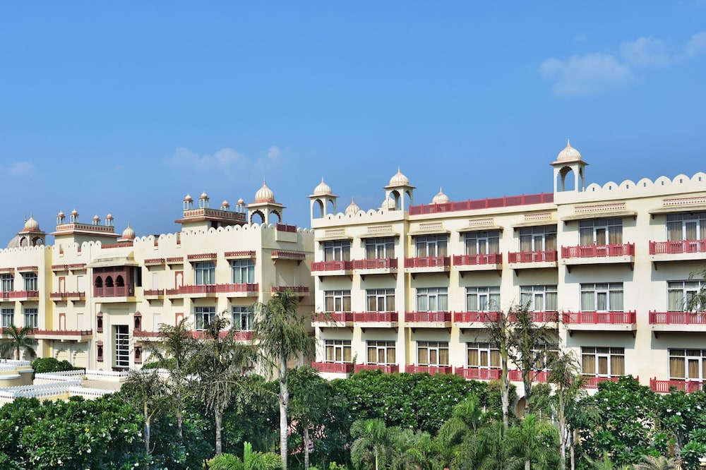 Le Méridien Jaipur Resort & Spa