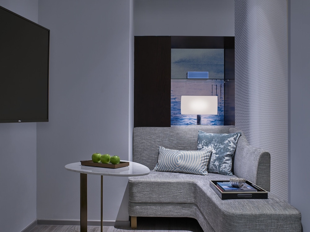 Lanson Place Winsland, Singapore