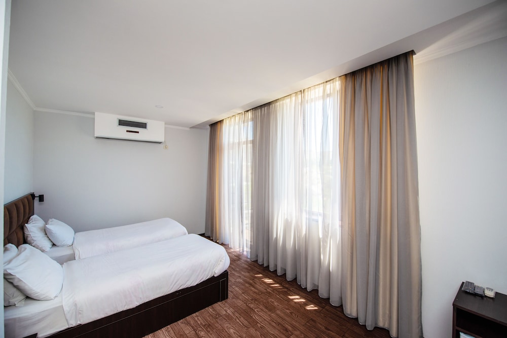 Hotel Shine Palace