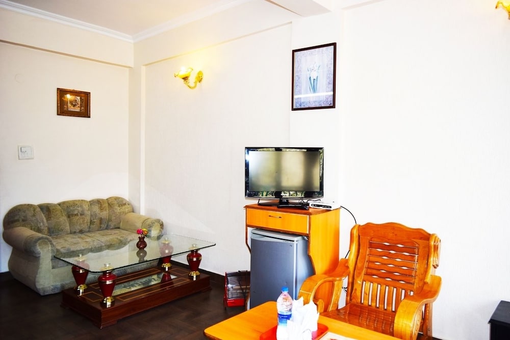 HOTEL PRESIDENT -PURE VEGETARIAN DALHOUSIE (Centrally Heated & Air Conditioned)