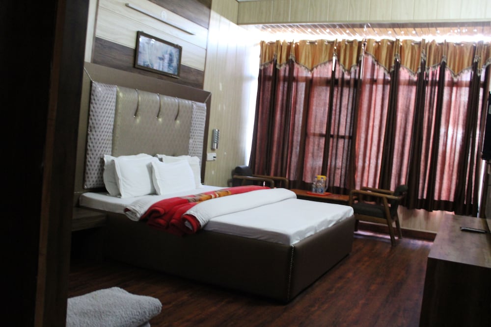 HOTEL PRESIDENT -PURE VEGETARIAN DALHOUSIE (Centrally Heated & Air Conditioned)