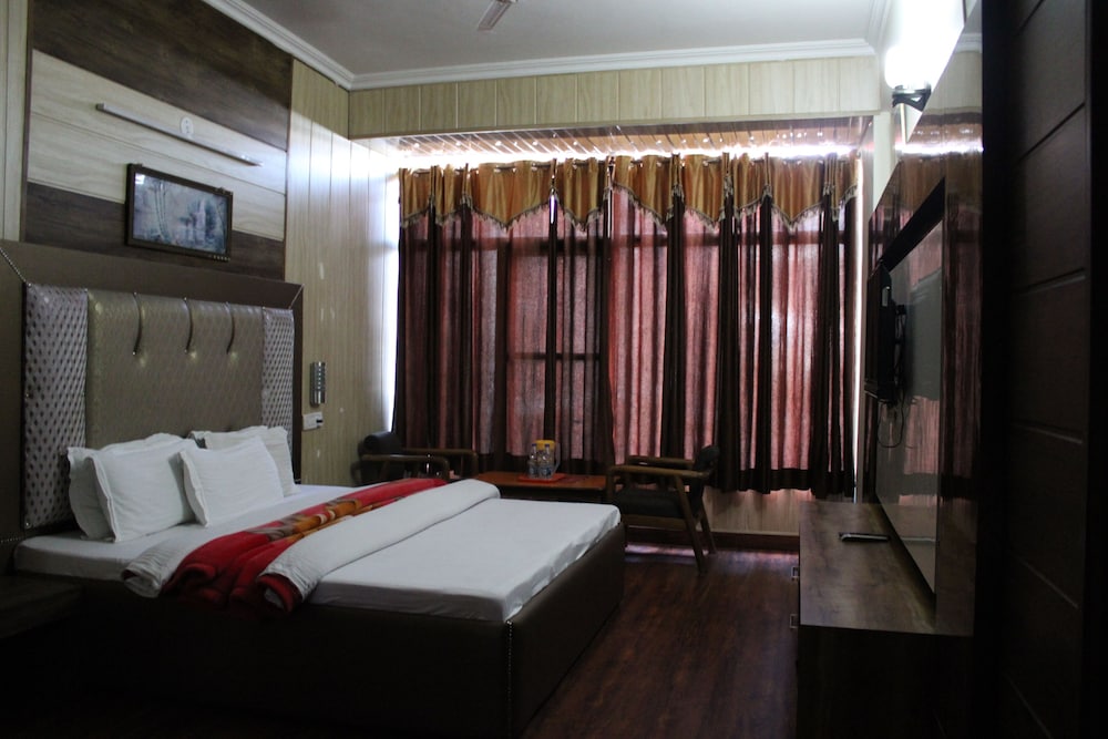 HOTEL PRESIDENT -PURE VEGETARIAN DALHOUSIE (Centrally Heated & Air Conditioned)