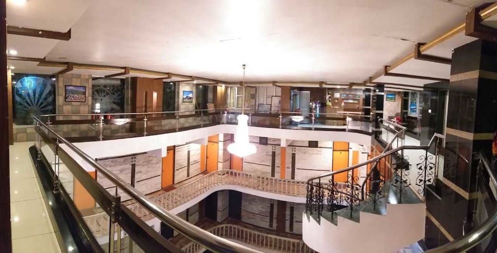 HOTEL PRESIDENT -PURE VEGETARIAN DALHOUSIE (Centrally Heated & Air Conditioned)