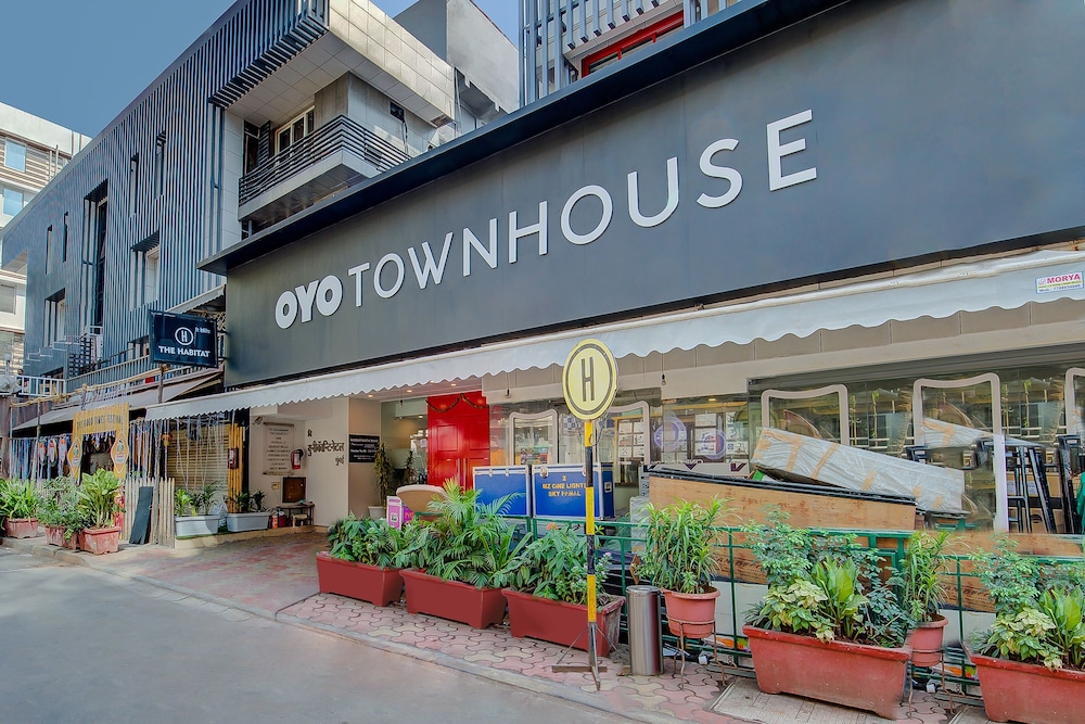 OYO Townhouse 046 Khar West Station