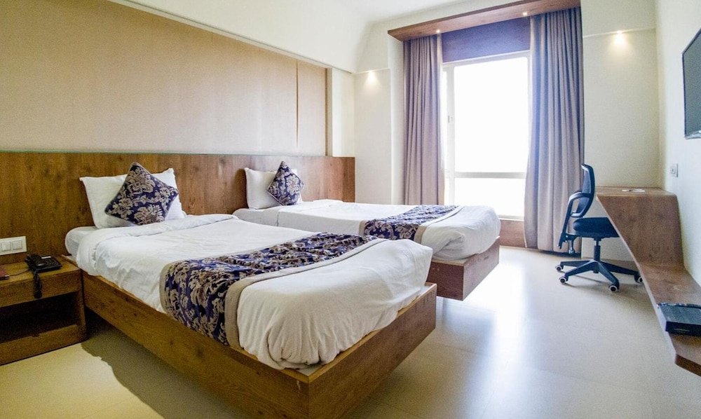 Hotel Grand Parivar