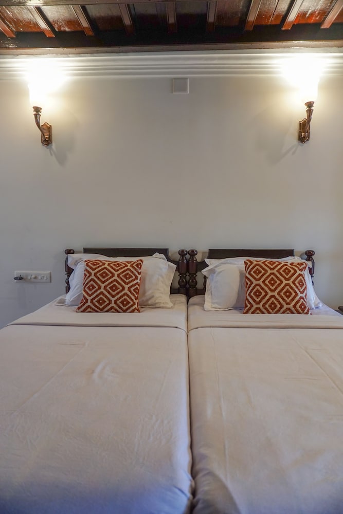Kumarakom Tharavadu - Heritage Hotel