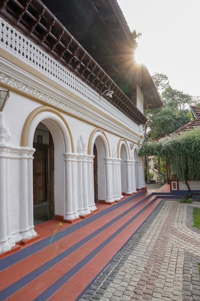 Kumarakom Tharavadu - Heritage Hotel
