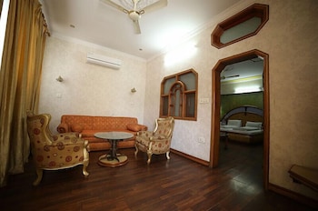 Hotel Naveen Deluxe