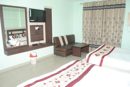 Hotel Rakhee Palace