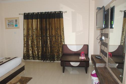 Hotel Rakhee Palace