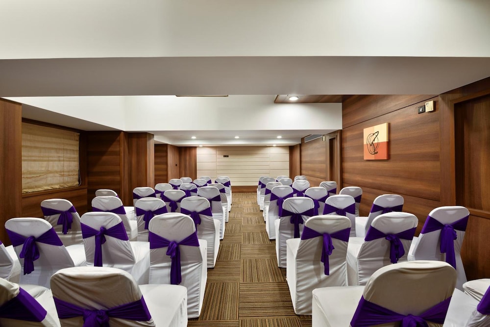Hotel Leafio Marigold Near Airport