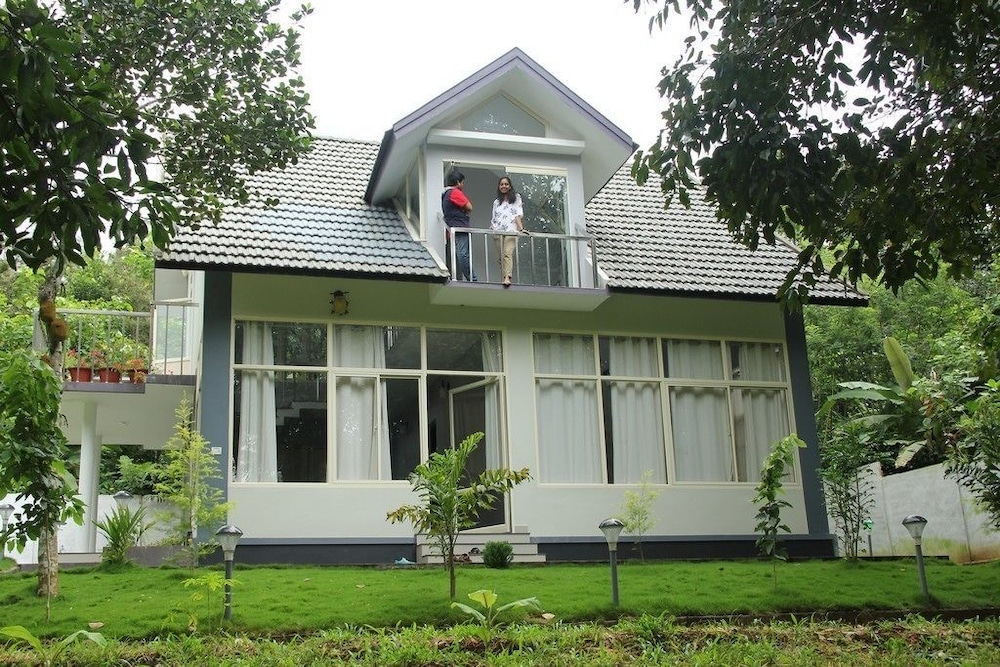 Kedara Village Resort by VOYE HOMES- Pool and Pet Friendly