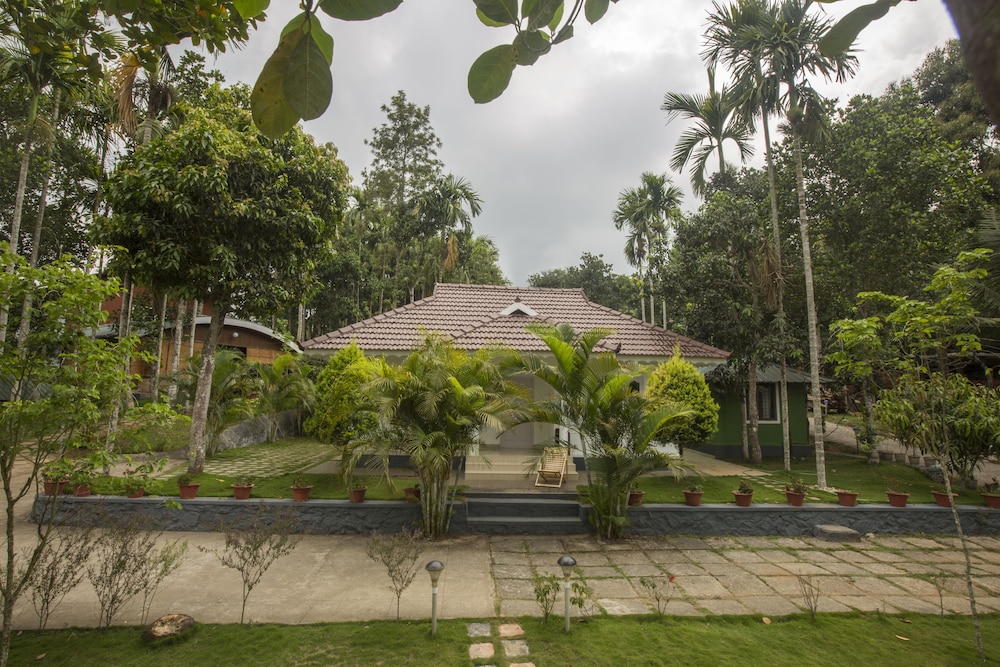 Kedara Village Resort by VOYE HOMES- Pool and Pet Friendly