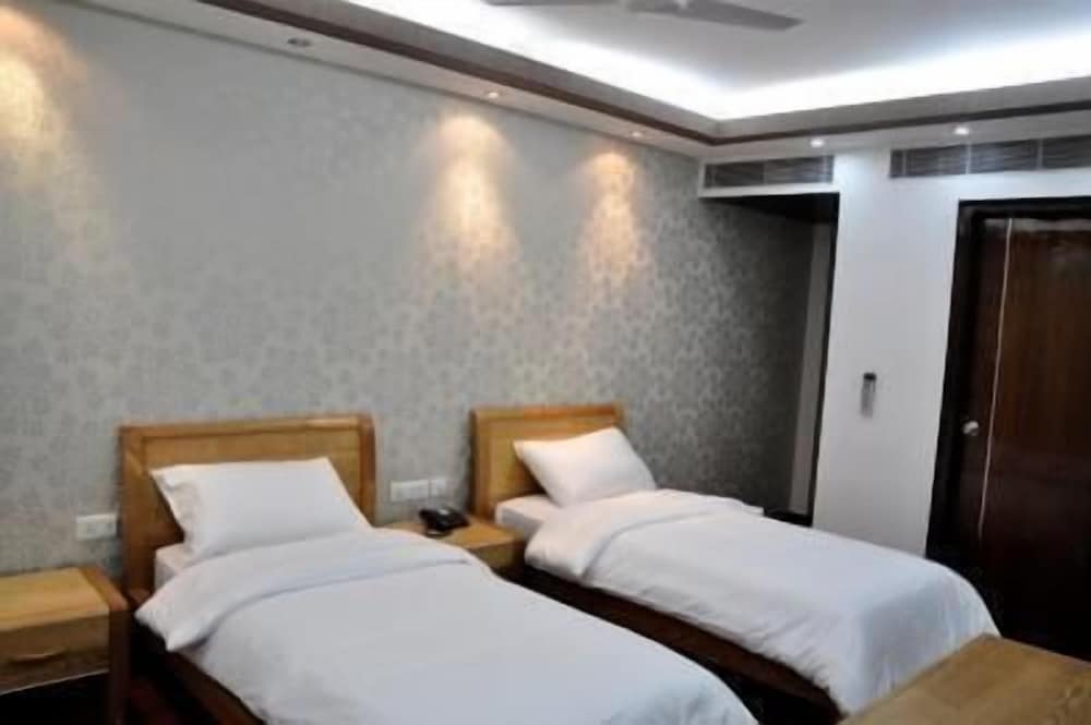 Hotel Apra Deluxe