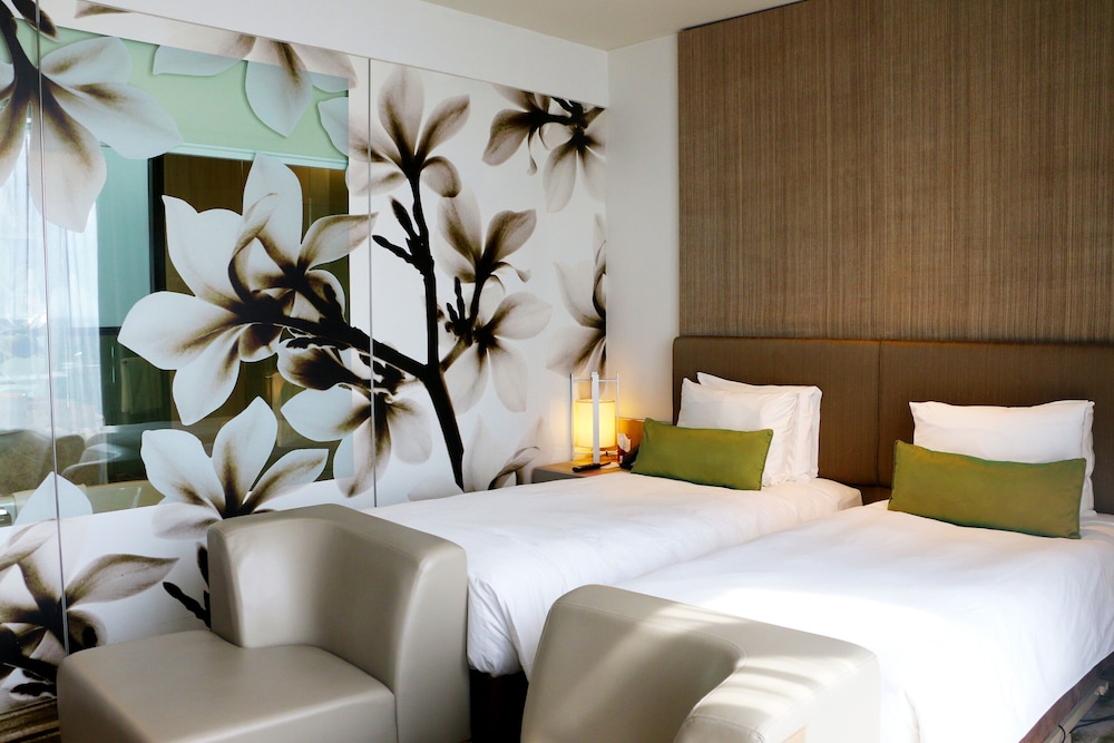 Crowne Plaza Changi Airport by IHG